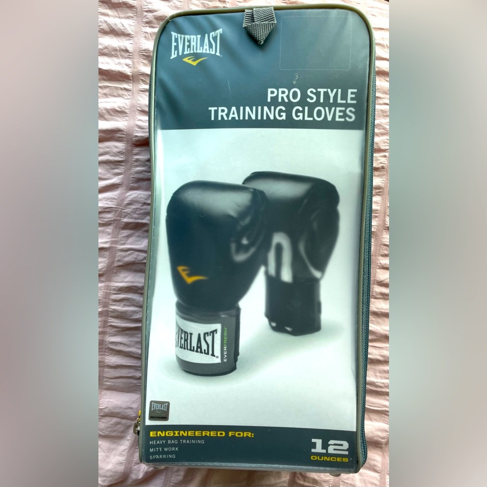 Everest pro style training gloves! NEW